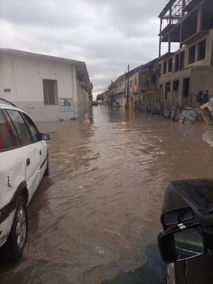 Fortes pluies sur Rufisque : la vieille sous les eaux (Images) Fortes pluies sur Rufisque : la vieille sous les eaux (Images)