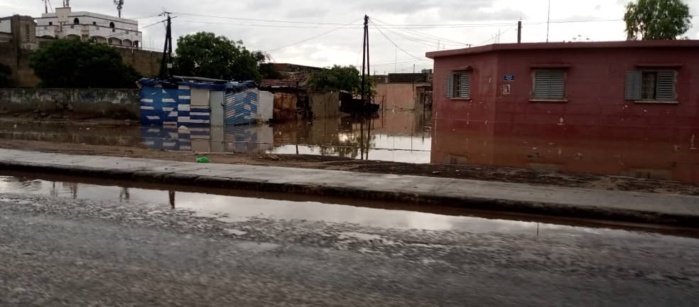 Fortes pluies sur Rufisque : la vieille sous les eaux (Images)