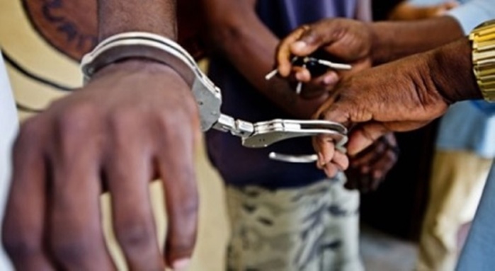 Scandale - Des mineurs dont un de ...7 ans,  menottés, risquent la prison: Le Garde des sceaux et le ministre de l'Intérieur interpellés!