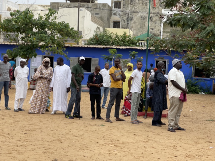 Législatives2022 à Grand-Yoff : Début de vote timide au CEM Scat Urbam Législatives2022 à Grand-Yoff : Début de vote timide au CEM Scat Urbam