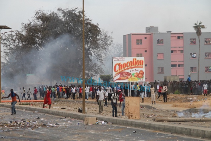 Les images des échaffourées à l'université Cheikh Anta Diop entre étudiants et forces de l'ordre