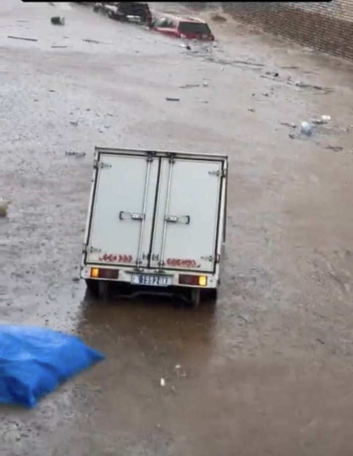 Fortes pluies à Dakar : Le tunnel sur la corniche Ouest submergé, des véhicules coincés dans les eaux !