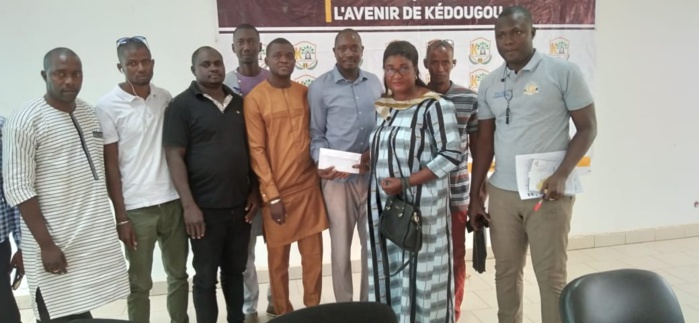 KÉDOUGOU/NAVÉTANES 2022 : Ousmane Sylla dégage 9 millions pour les ASC de la commune. KÉDOUGOU/NAVÉTANES 2022 : Ousmane Sylla dégage 9 millions pour les ASC de la commune.