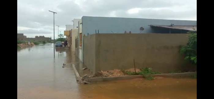 Fortes pluies à Rufisque : Les villas de la Sicap Belleville de Sangalkam, inondées. Fortes pluies à Rufisque : Les villas de la Sicap Belleville de Sangalkam, inondées.