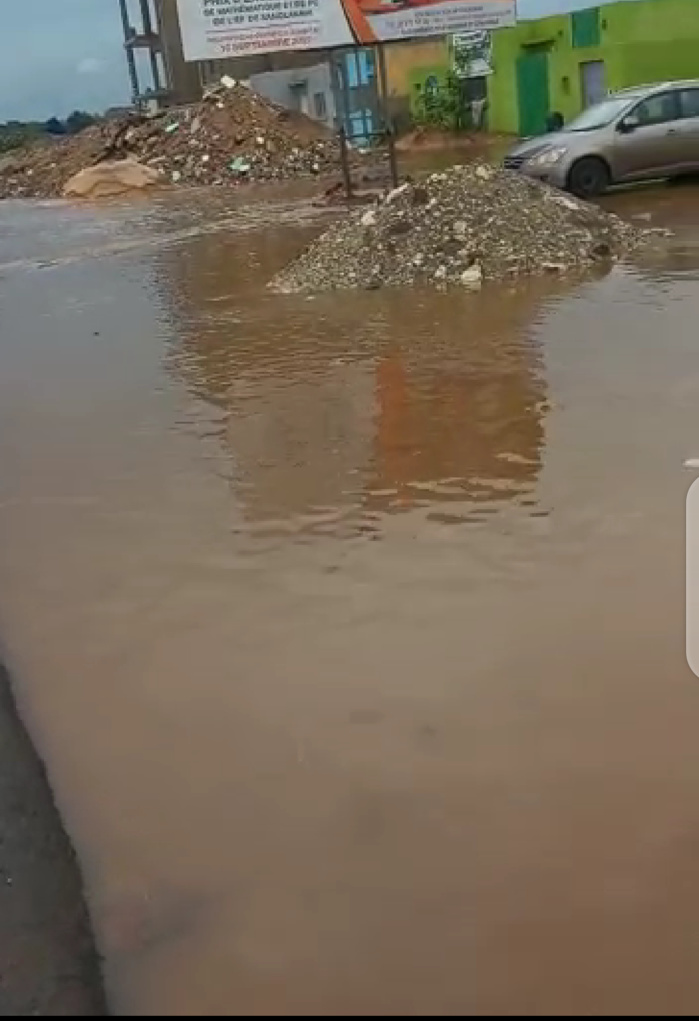 Fortes pluies à Rufisque : Les villas de la Sicap Belleville  de Sangalkam, inondées.