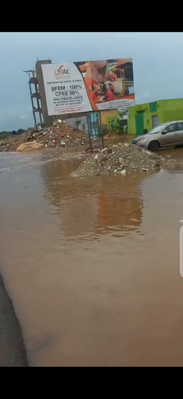 Fortes pluies à Rufisque : Les villas de la Sicap Belleville de Sangalkam, inondées. Fortes pluies à Rufisque : Les villas de la Sicap Belleville de Sangalkam, inondées.