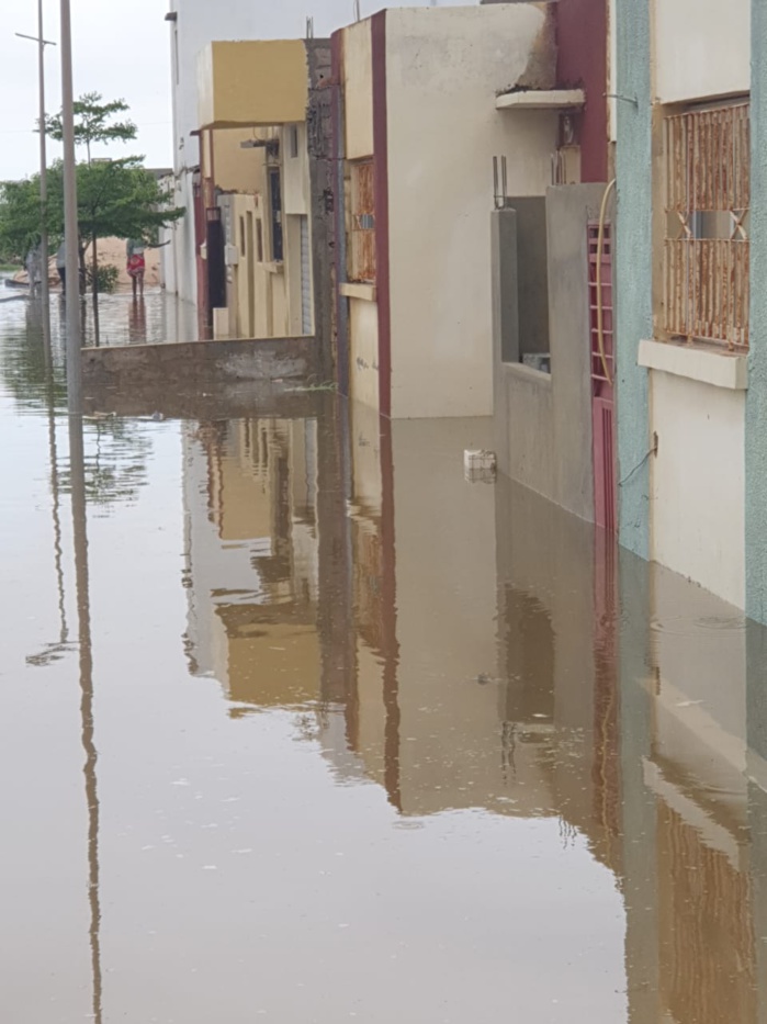 Fortes pluies à Rufisque : Les villas de la Sicap Belleville  de Sangalkam, inondées.