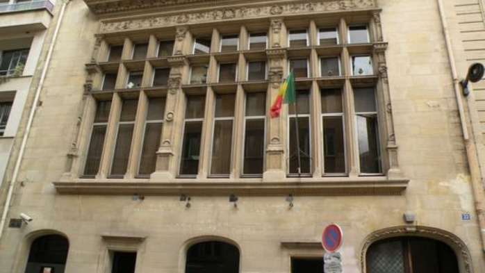 Consulat du Sénégal à Paris : Un sénégalais armé tentant de défoncer la porte, a été arrêté et placé en garde à vue.