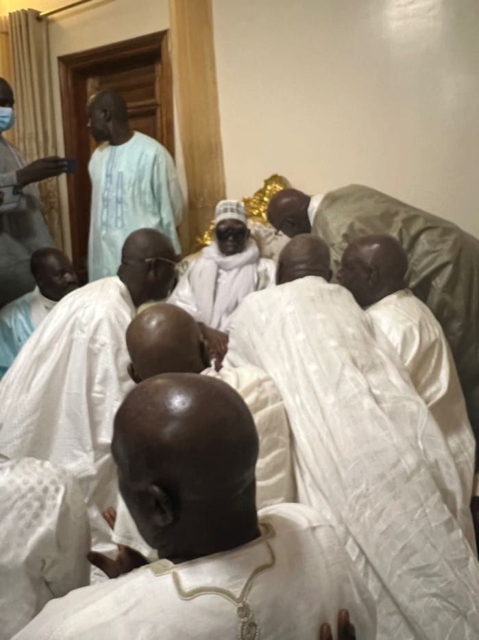 Al Mountakha à Abdoulaye Wade : « Maggùm Rew la, Maggùm Taalibé la… en tant que fils, nous avons un devoir envers lui… »