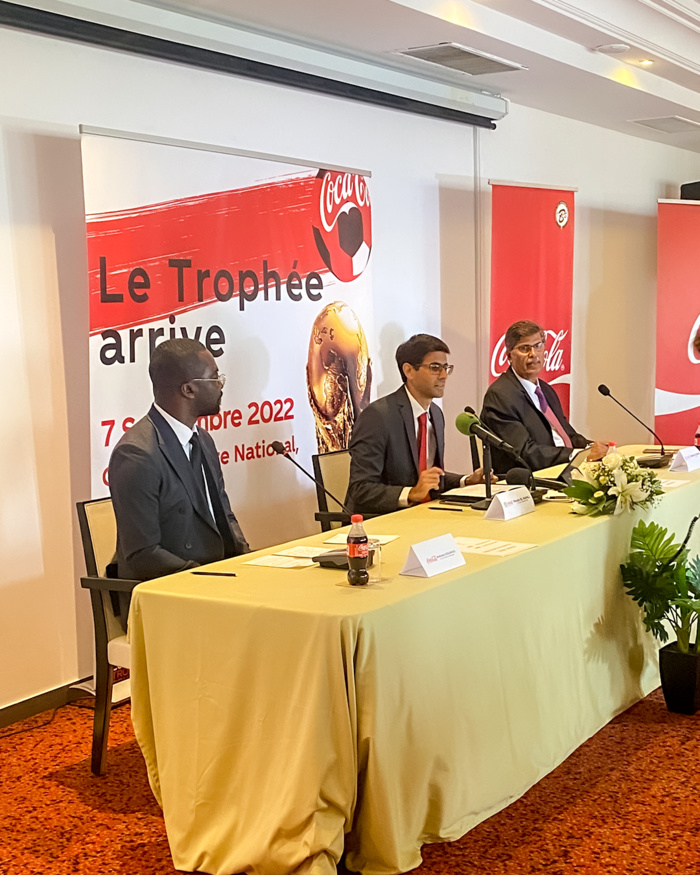 La tournée du trophée de la coupe du monde de la Fifa organisée par coca-cola arrive au Sénégal La tournée du trophée de la coupe du monde de la Fifa organisée par coca-cola arrive au Sénégal