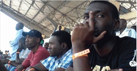 Voici Ibou, supporter de Ama Baldé en rouge avec la casquette, quelques minutes avant son assassinat à sa sortie du stade!!!