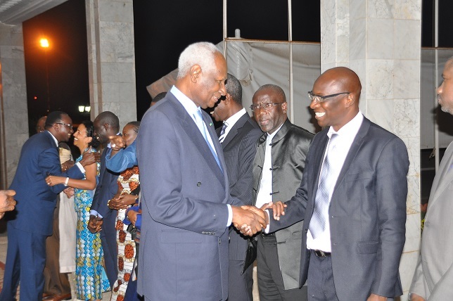 Exclusif Dakaractu- Les images de l'arrivée d'Abdou Diouf, venu participer à la conférence des ONG de la Francophonie