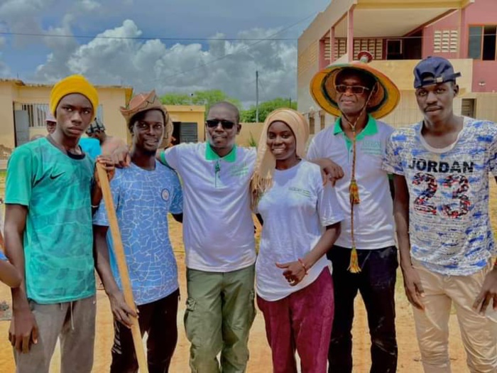Ndouloumadji/Campagne de reboisement : le DG de l'ASERGMV a planté symboliquement "l'arbre du chef de l'État" Ndouloumadji/Campagne de reboisement : le DG de l'ASERGMV a planté symboliquement "l'arbre du chef de l'État"