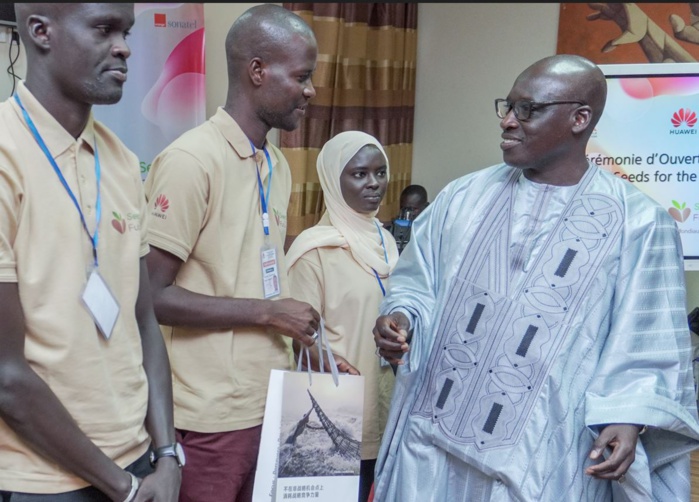 Huawei Sénégal lance le programme de formation Seeds for the Future 2022 en partenariat avec l’ENA pour former 40 élèves.