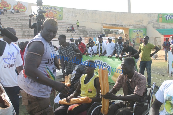 Balla Gaye II et son entourage dans leurs oeuvres 