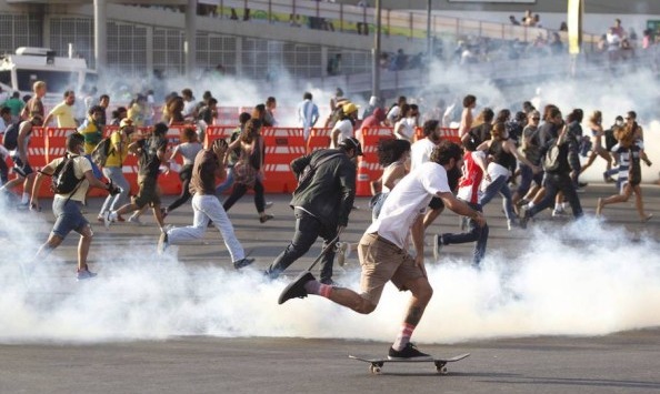 Sao Paulo: la police disperse des manifestants avec des gaz lacrymogènes