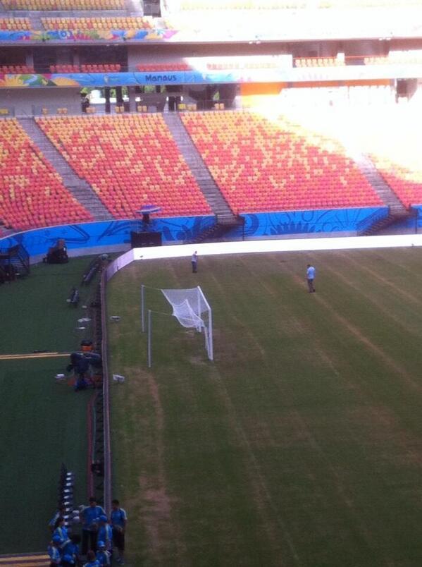 La pelouse de Manaus dans un état lamentable