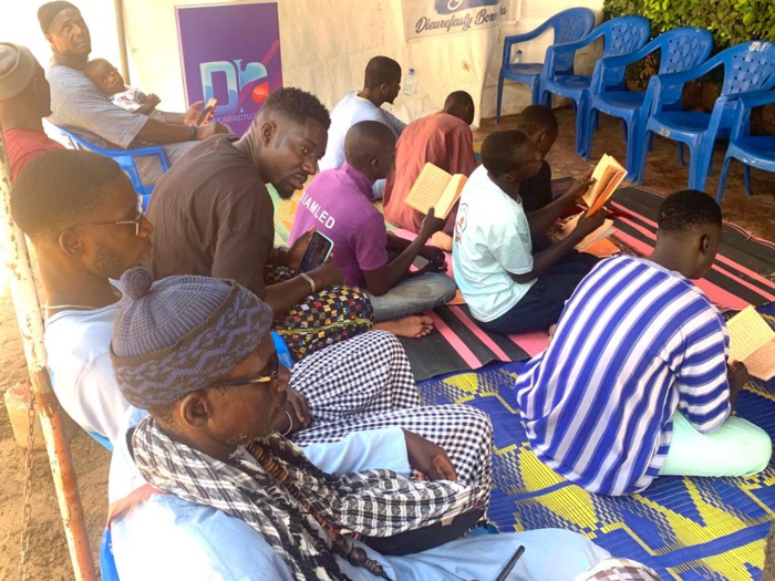 SAFAR DAKARACTU 2022 : Séance de récital du Saint Coran devant les locaux du site d’informations de référence SAFAR DAKARACTU 2022 : Séance de récital du Saint Coran devant les locaux du site d’informations de référence