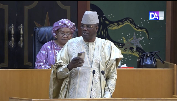 Installation de la 14ème législature : Bara Dolly exige le retrait des ministres de la salle de l'Assemblée nationale. Installation de la 14ème législature : Bara Dolly exige le retrait des ministres de la salle de l'Assemblée nationale.
