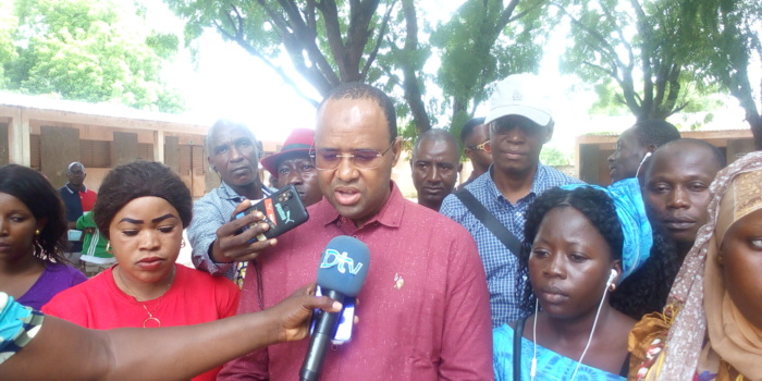 KOLDA : Abdoulaye Bibi Baldé (DG/Poste) félicite Amadou Mame Diop, le nouveau président de l'Assemblée nationale...