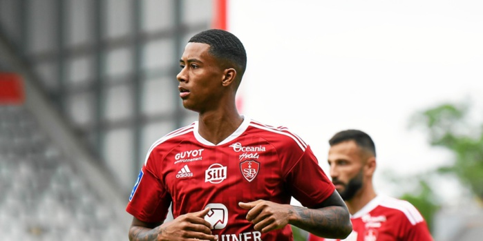 Ligue 1 (Brest) : Noah Fadiga est sorti sur blessure et probablement forfait pour le regroupement des Lions...