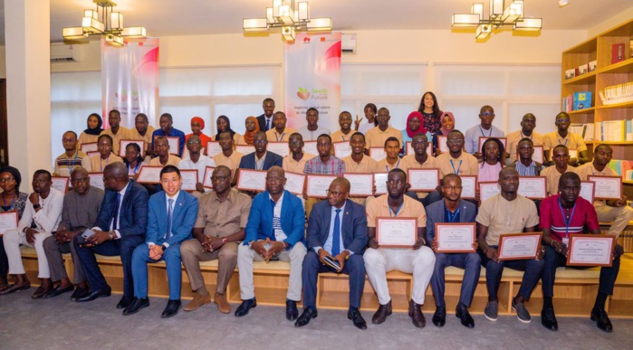 L’Ecole Nationale de l’Administration du Sénégal et Huawei Sénégal ont remis les diplômes aux 39 étudiants de la formation SEEDS FOR THE FUTURE 2022