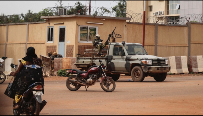 Burkina : « crise interne à l'armée » et discussions « pour un dénouement sans écueil » (gouvernement)