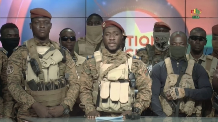 Burkina : Les nouvelles autorités militaires annoncent la réouverture des frontières aériennes.