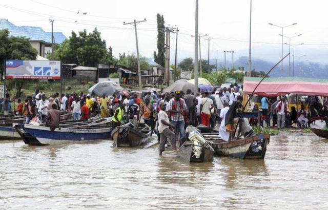 Nigeria : 76 morts dans le naufrage d'un bateau surchargé.