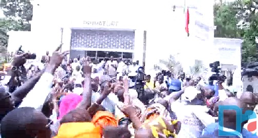 Les militants de Mimi Touré à la passation de service
