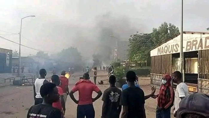 Accalmie partielle au Tchad après une journée de violentes manifesations Accalmie partielle au Tchad après une journée de violentes manifesations