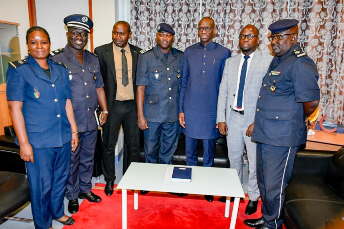 AIBD S.A : Le directeur général Abdoulaye Dièye entame une série de visites dans les différents services de son département. AIBD S.A : Le directeur général Abdoulaye Dièye entame une série de visites dans les différents services de son département.