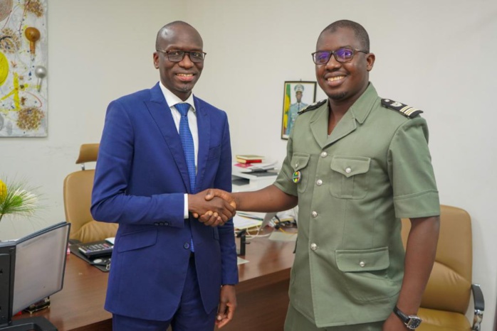 AIBD S.A : Le directeur général Abdoulaye Dièye entame une série de visites dans les différents services de son département. AIBD S.A : Le directeur général Abdoulaye Dièye entame une série de visites dans les différents services de son département.