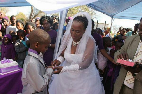 Afrique du Sud : un petit garçon de 9 ans épouse une femme de 62 ans
