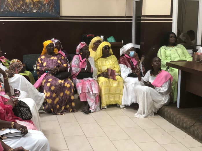 An 1 de la « Plateforme des braves Dames » / Mme Fatou Diouf Ndiaye rend hommage aux femmes malades du cancer et octroie financements et emplois à… An 1 de la « Plateforme des braves Dames » / Mme Fatou Diouf Ndiaye rend hommage aux femmes malades du cancer et octroie financements et emplois à…