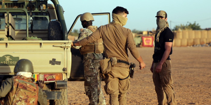 Mali: au moins 13 civils tués par des soldats et des hommes "blancs", démenti militaire