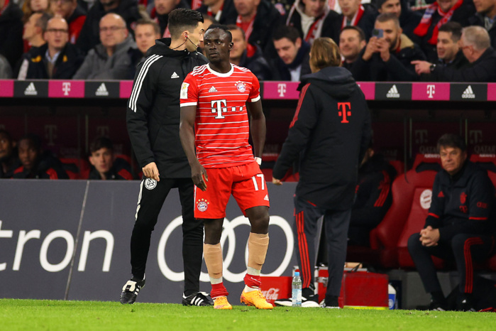 Le Sénégal retient son souffle : Sadio Mané blessé au genou Le Sénégal retient son souffle : Sadio Mané blessé au genou