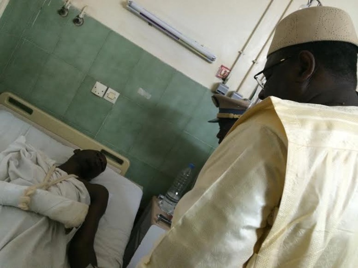 Le Président Macky Sall rend visite aux blessés à l'hôpital Principal (IMAGES)