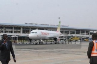 Panne d’un appareil de « Sénégal Airlines » : les passagers initient un sit-in à l’Aéroport