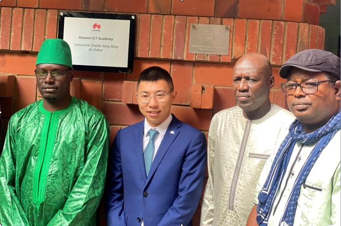 L’Université Cheikh Anta Diop (UCAD) inaugure son laboratoire Huawei dans le cadre du programme Huawei ICT Academy L’Université Cheikh Anta Diop (UCAD) inaugure son laboratoire Huawei dans le cadre du programme Huawei ICT Academy