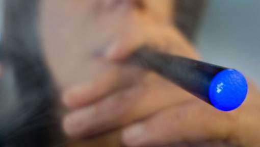 L'OMS veut interdire les cigarettes électroniques aux mineurs