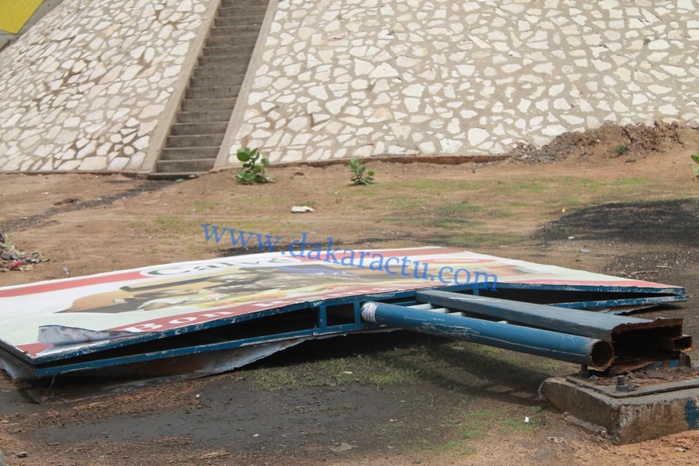 Pluie à Dakar : les panneaux publicitaires n’ont pas résisté au vent (IMAGES)
