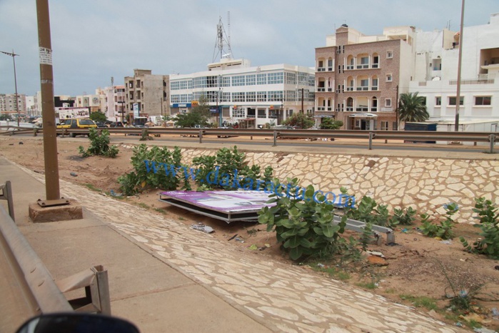 Pluie à Dakar : les panneaux publicitaires n’ont pas résisté au vent (IMAGES)