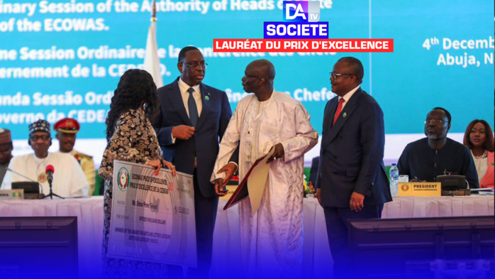 Lauréat du Prix d'Excellence de la CEDEAO : Le président Macky Sall félicite Oumar Pène. Lauréat du Prix d'Excellence de la CEDEAO : Le président Macky Sall félicite Oumar Pène.