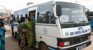 TERMINUS LIBERTE 5 - Un minibus termine sa course dans une maison