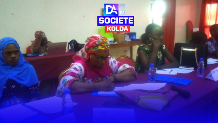 Autonomisation des femmes à Kolda : une vingtaine de femmes membres du hub départemental à l’école de l’éducation financière.