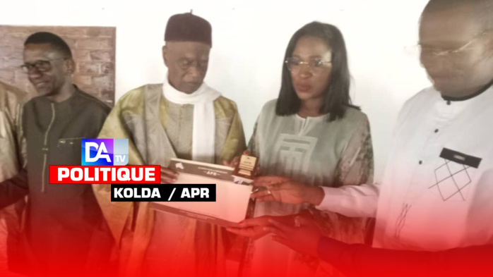 Vente de cartes APR à Vélingara : « Tous les responsables se sont levés pour dire qu’il n’y a qu’une seule option, celle du président de la République Macky Sall en 2024… » Vente de cartes APR à Vélingara : « Tous les responsables se sont levés pour dire qu’il n’y a qu’une seule option, celle du président de la République Macky Sall en 2024… »