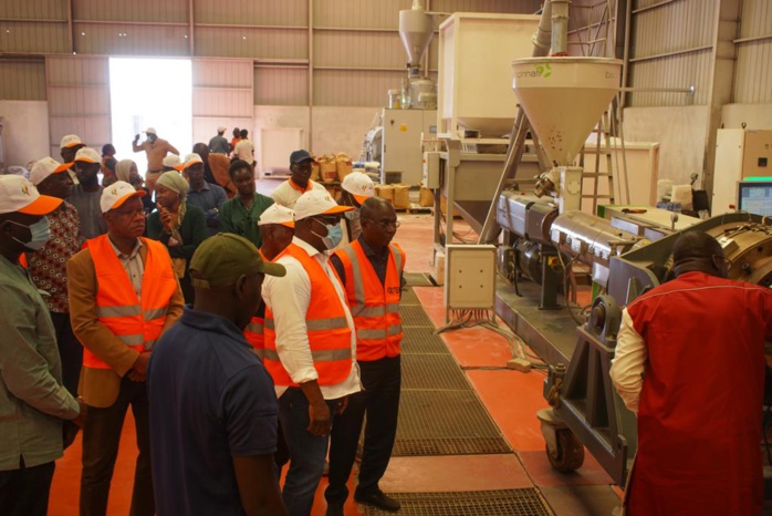 Diass : Visite du DG de Apix S.A, le docteur Abdoulaye Baldé, au niveau de la Zone Économique Spéciale (images). Diass : Visite du DG de Apix S.A, le docteur Abdoulaye Baldé, au niveau de la Zone Économique Spéciale (images).