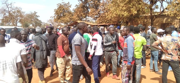 Différend SORED MINE / Maire de Khossanto : les populations accompagnent leur maire à la gendarmerie