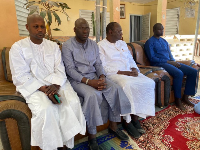 Recevant une délégation de l’AMS venue lui présenter ses condoléances, le Maire de la ville de Thiès, Monsieur Babacar Diop, réaffirme son ancrage dans ladite association Recevant une délégation de l’AMS venue lui présenter ses condoléances, le Maire de la ville de Thiès, Monsieur Babacar Diop, réaffirme son ancrage dans ladite association